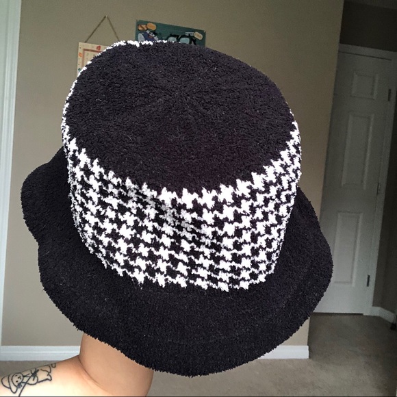 Vintage 90s houndstooth fuzzy bucket hat - Picture 3 of 3